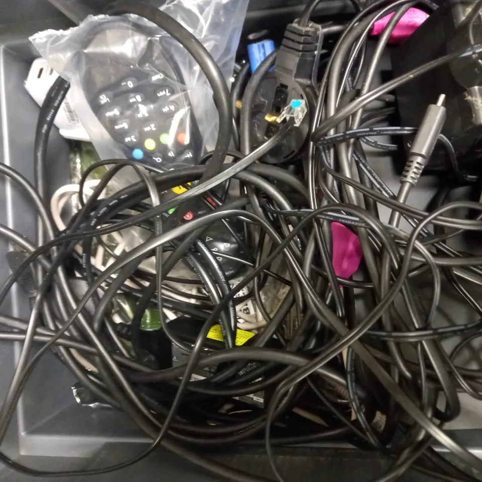 LOT OF APPROXIMATELY 10 ASSORTED ELECTRICAL ITEMS, TO INCLUDE TRAVEL CHARGER, ETHERNET CABLE, ALARM UNIT, ETC