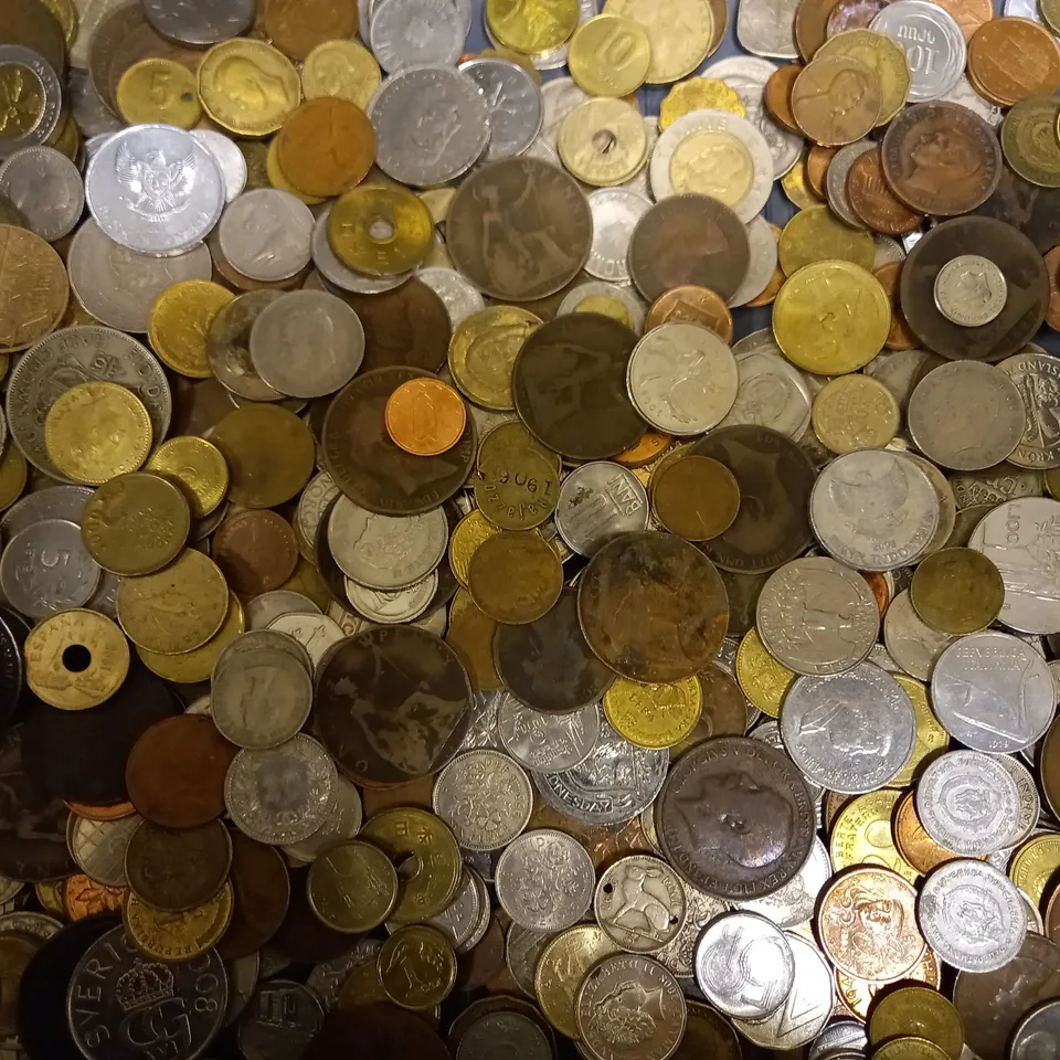 LOT OF APPROXIMATELY 150 ASSORTED COINS