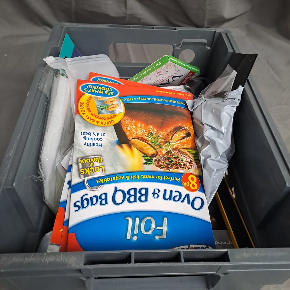 APPROXIMATELY 20 ASSORTED HOUSEHOLD ITEMS TO INCLUDE OVEN BAGS , TAPE DISPENSER , GLUE , ETC 