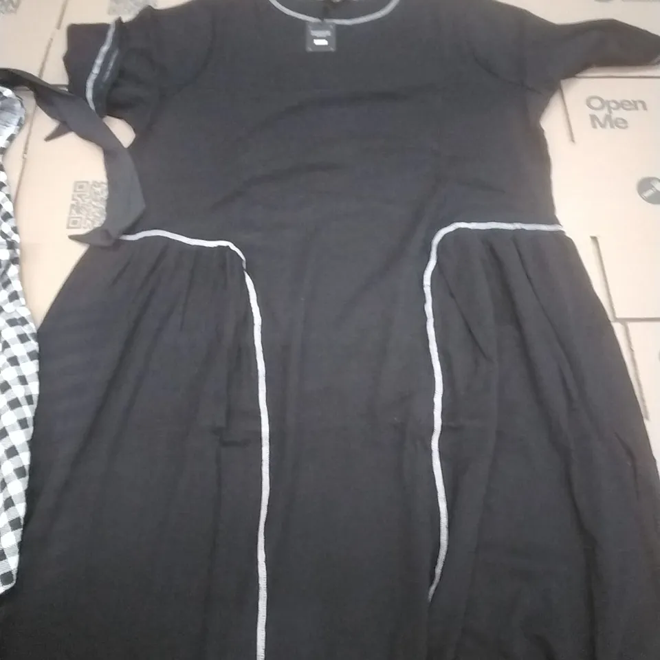 PALLET OF BRAND NEW WOMENS QUALITY DESIGNER CLOTHES APPROXIMATELY 130 TO INCLUDE; COATS, SHIRTS, TOPS ETC
