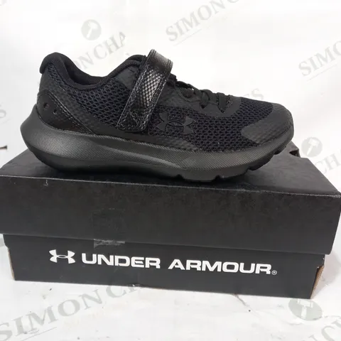 BOXED PAIR OF UNDER ARMOUR KIDS SHOES IN BLACK UK SIZE 11.5