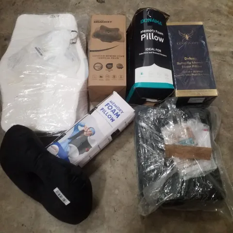 PALLET CONTAINING ASSORTED PILLOWS & CUSHIONS