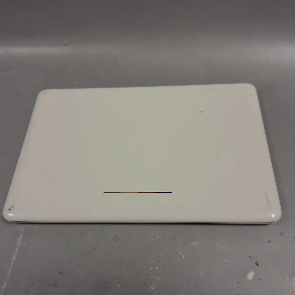 WHITE HP CHROMEBOOK CB2 11 