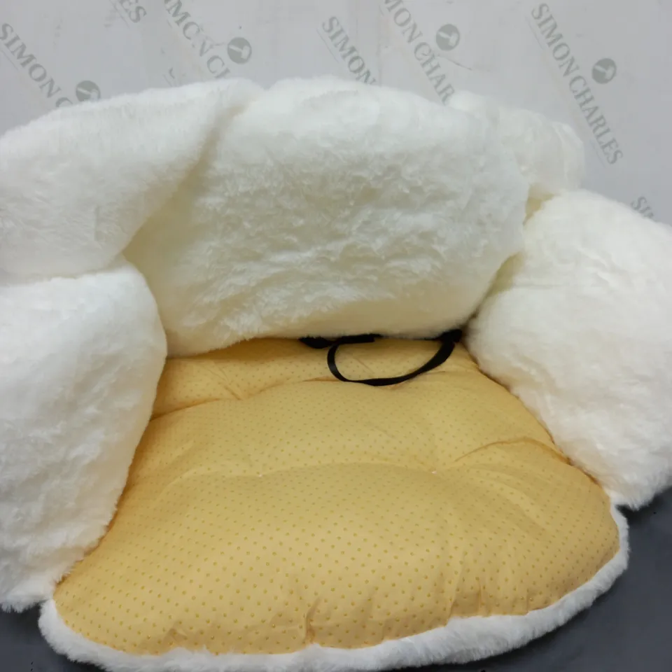 FACE DOG BED IN WHITE