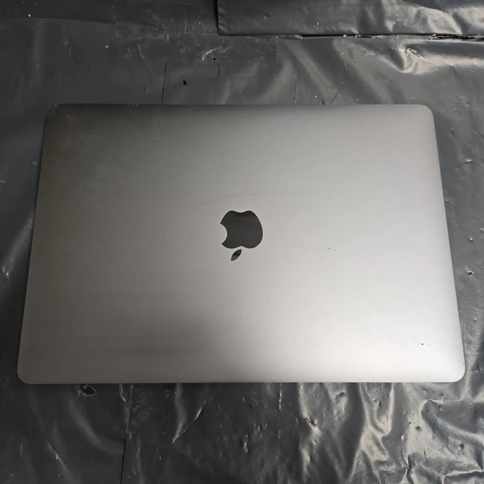 APPLE MACBOOK PRO (A2338)