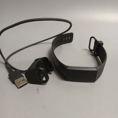 FITBIT CHARGE HEALTH & FITNESS TRACKER WATCH WITH RUBBER STRAP