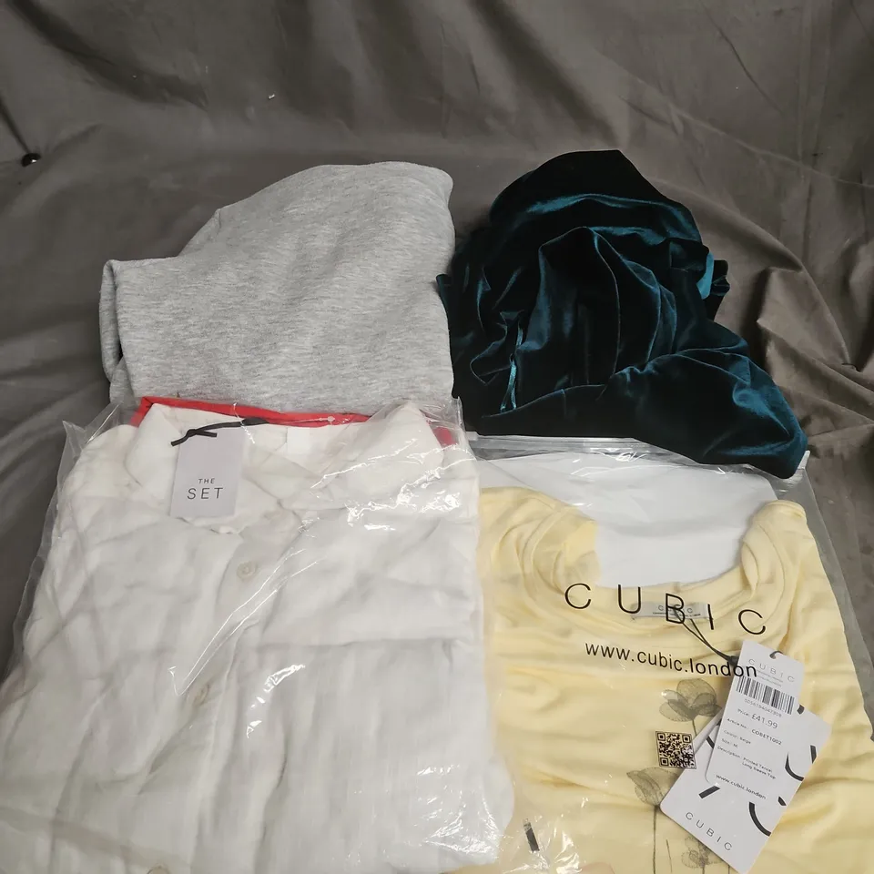 APPROXIMATELY 20 ASSORTED CLOTHING AND FASHION PRODUCTS IN VARIOUS STYLES AND SIZES - COLLECTION ONLY