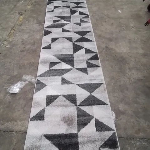 QUALITY DESIGNER AREA RUG - APPROXIMATELY 290X65CM