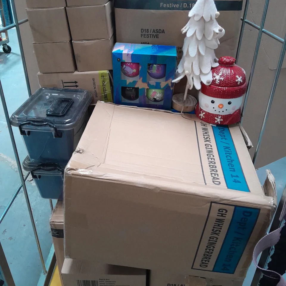 LARGE ASSORTMENT OF FESTIVE HOUSEHOLD AND DECORATIVE ITEMS TO INCLUDE DISNEY BAUBLES PACK, MISTLETOE KISSES SCENTED CANDLE, CHRISTMAS COOKIES SCENTED CANDLE, ETC - COLLECTION ONLY