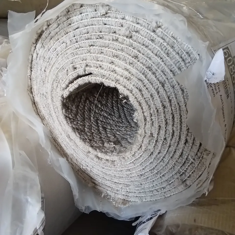 ROLL OF QUALITY NATURAL ORIGINS - HERRINGBONE AUTUMN WARMTH AND CARPET // APPROX SIZE: 7.65 x 5m