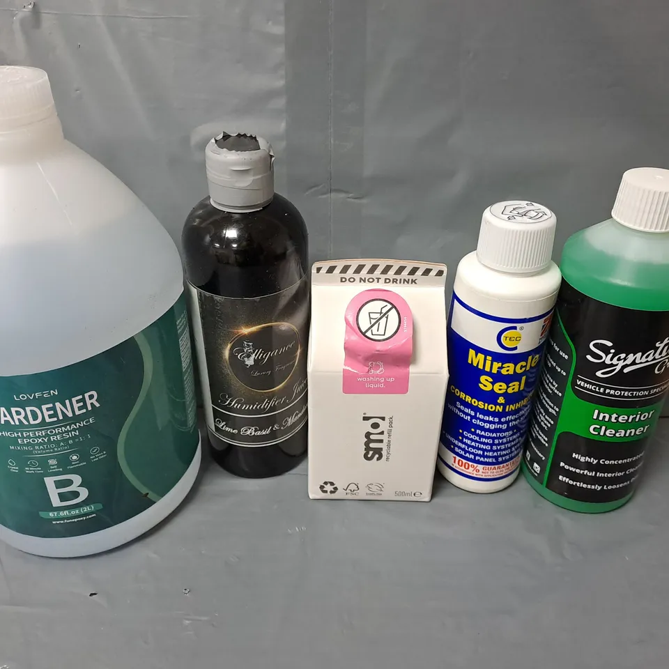 APPROXIMATELY 10 ASSORTED LIQUIDS TO INCLUDE WASHING UP LIQUID, INTERIOR CLEANER, HARDENER ETC