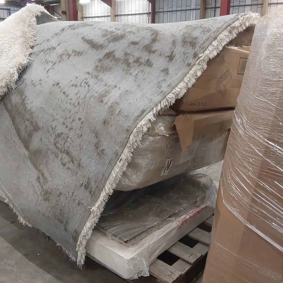 PALLET OF ASSORTED FURNITURE PARTS