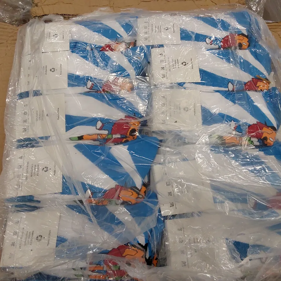 BOX OF APPROXIMATELY 360 PAIRS OF BRAND NEW BIER CO SOCKS (1 BOX)