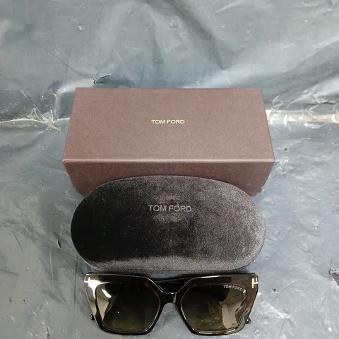 BOXED PAIR OF TOM FORD SUNGLASSES