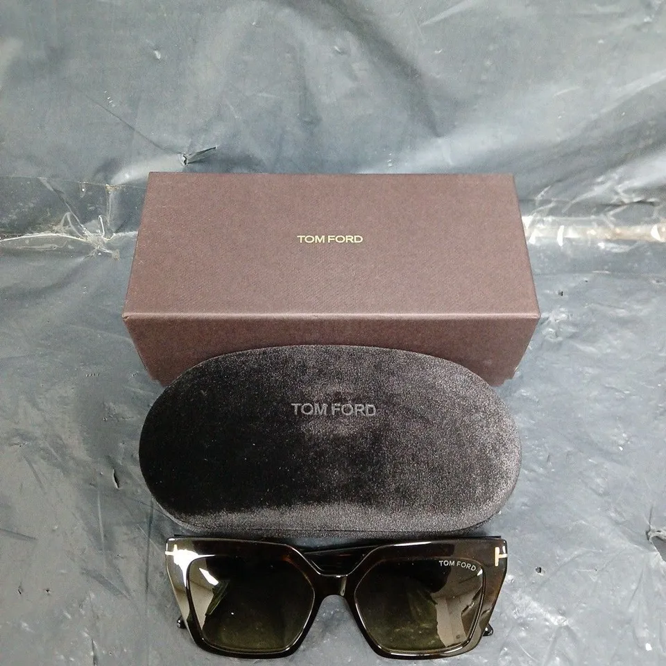 BOXED PAIR OF TOM FORD SUNGLASSES