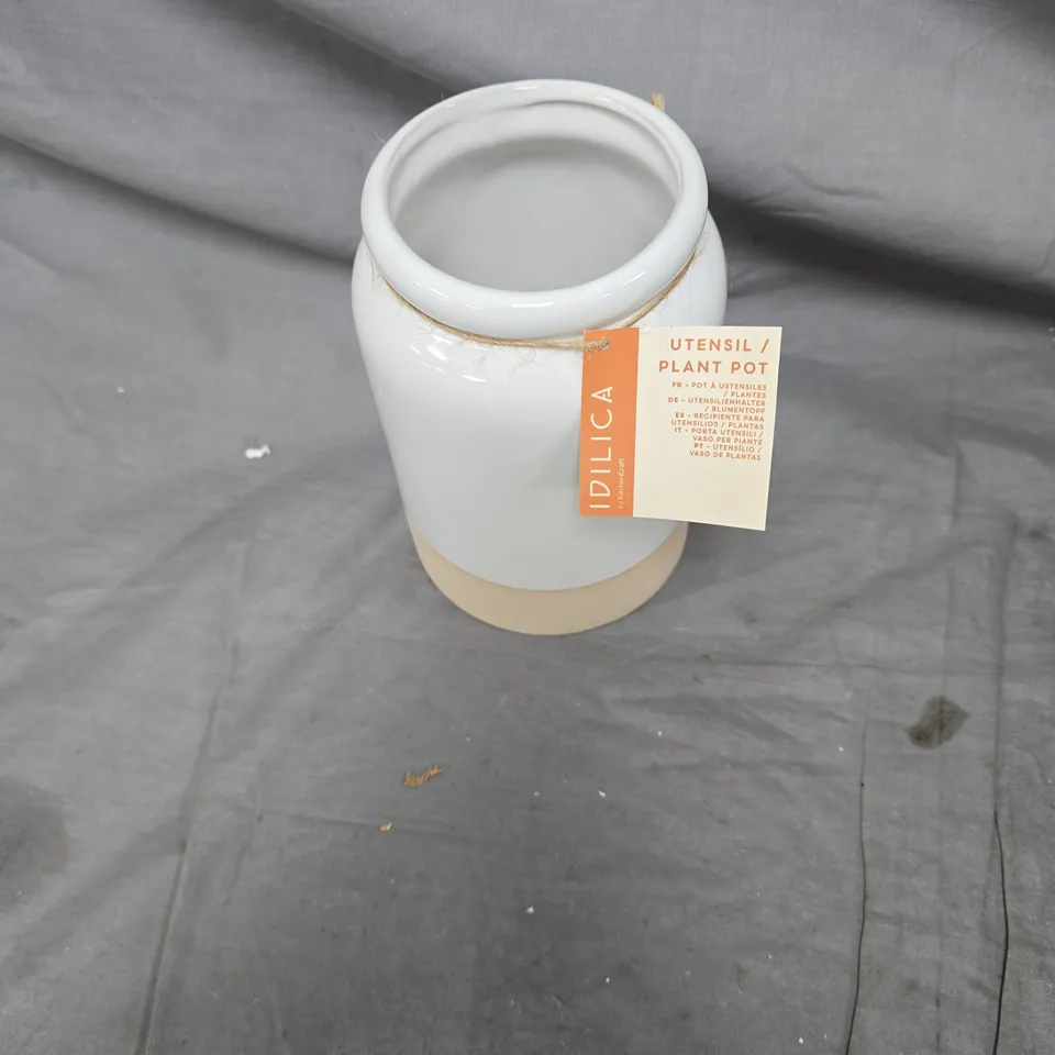 IDILICA WHITE CERAMIC PLANT POT WITH NATURAL WOOD BASE RING