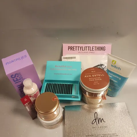 BOX OF APPROXIMATELY 15 COSMETIC ITEMS TO INCLUDE - PINKFISHES EYELASHES - AVA ESTELL MAGIX CREAM - DANESSA MYRICKS BEAUTY HIGHLIGHTER PALETTE ETC 