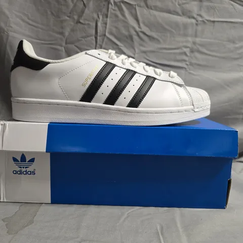BOXED PAIR OF ADIDAS SUPERSTAR SHOES IN WHITE/BLACK SIZE UK 9