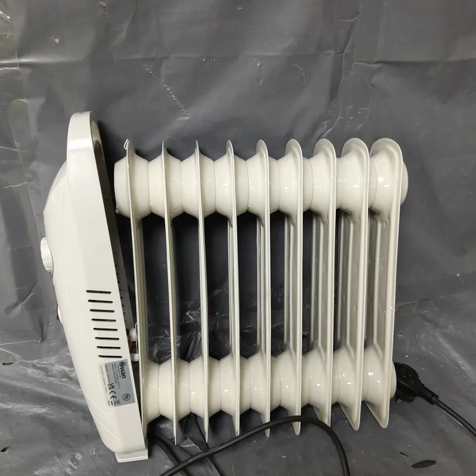 BOXED SWAN 1000W MINI OIL HEATER - COLLECTION ONLY