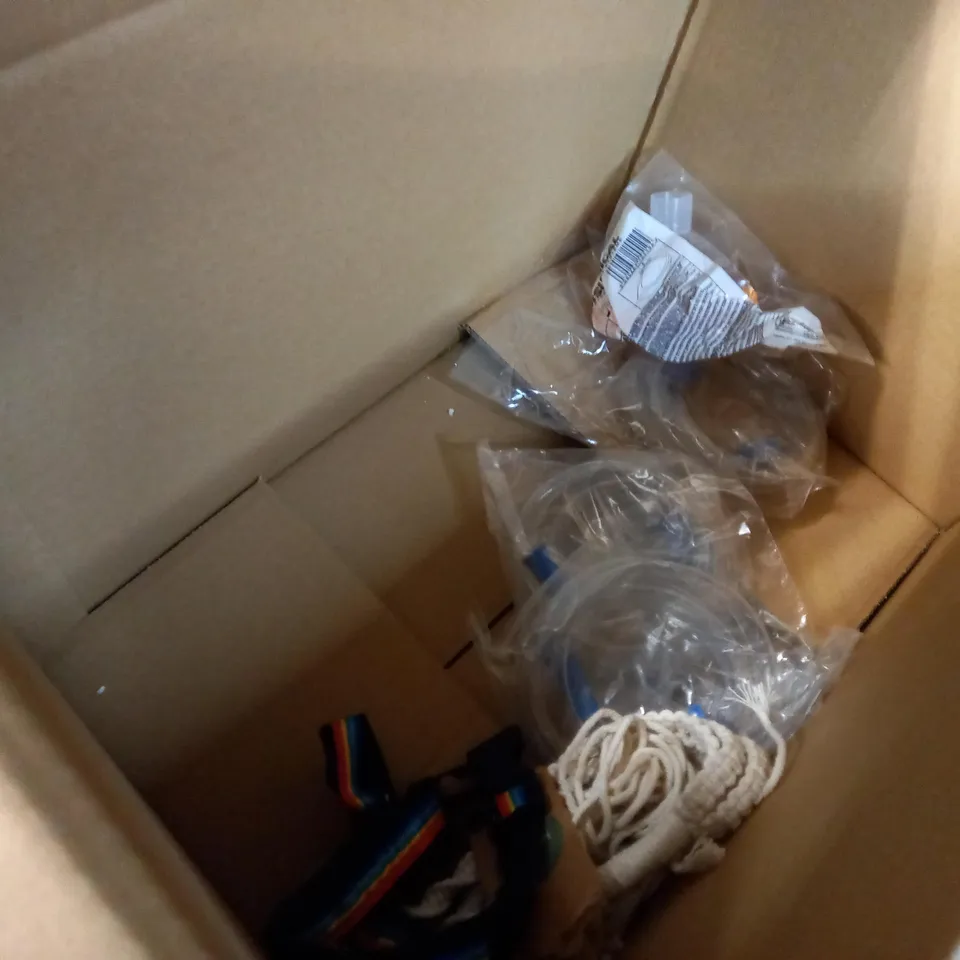 LOT OF APPROX 15 ASSORTED HOUSEHOLD/DOG/MEDICAL ITEMS TO INCLUDE: DOG LEAD, DOG HARNESS, 