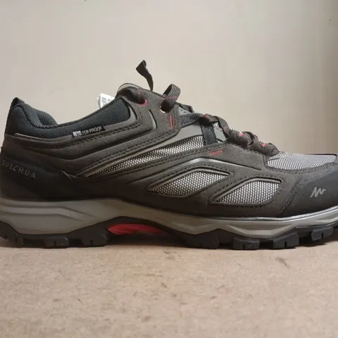 BOXED PAIR OF QUECHUA TRAINERS IN GREY SIZE UK 10.5