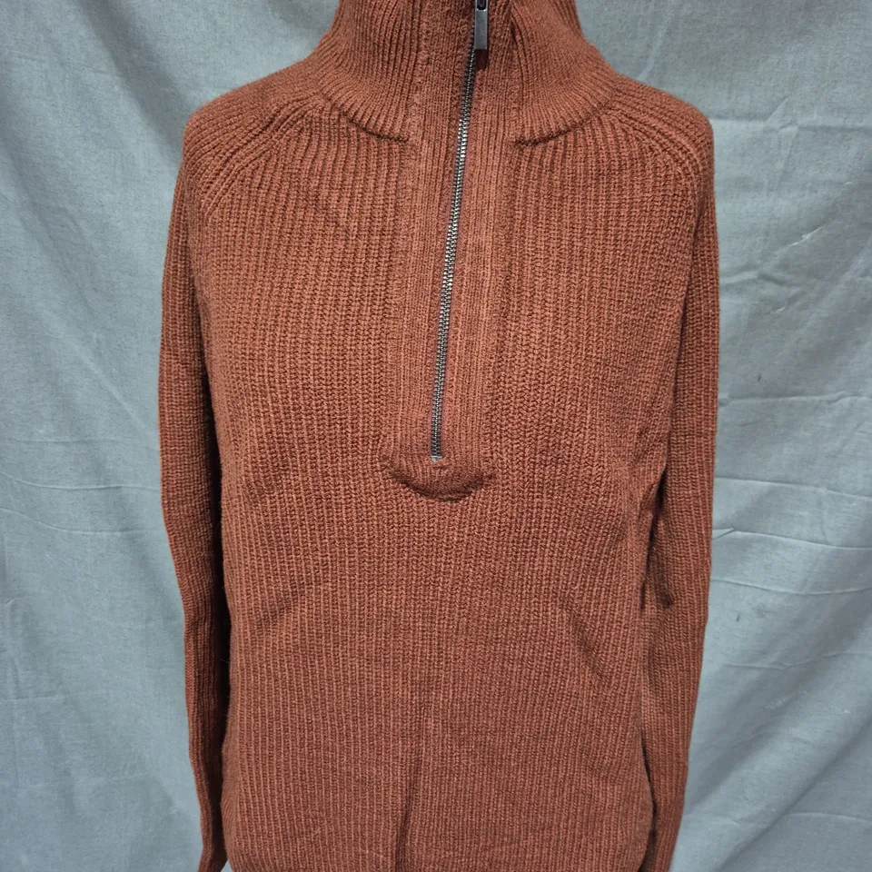 MNG 1/2 ZIP SWEATER IN RUST SIZE L