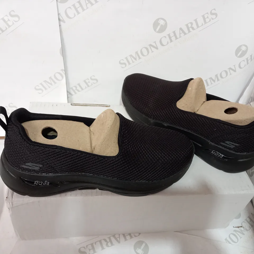 BOXED PAIR OF SKECHERS GO WALK BLACK TRAINERS  - SIZE 3