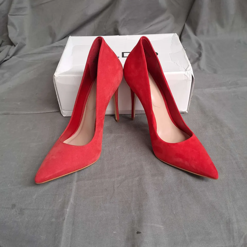 BOXED PAIR OF ALDO CASSEDY HEELS IN RED SIZE 5