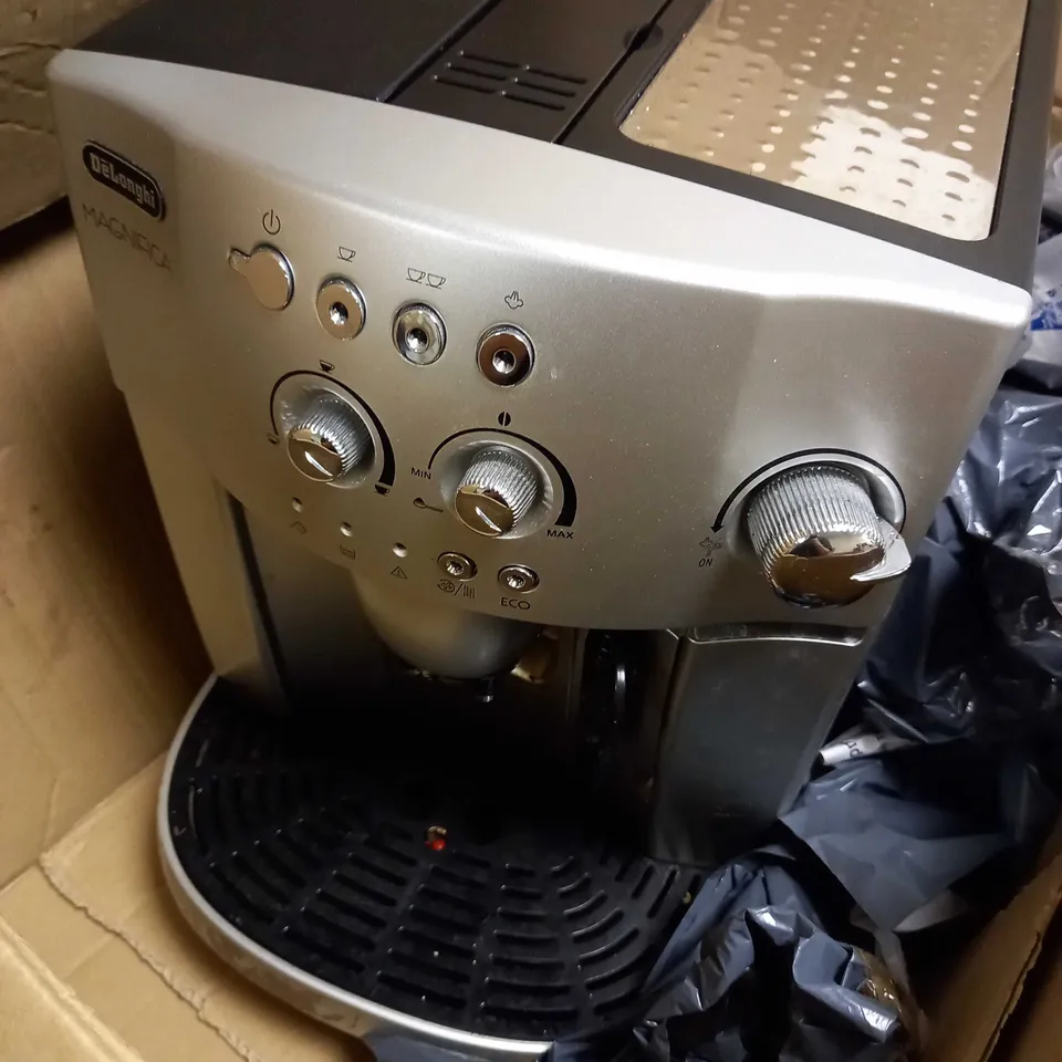 DEHLONGHI MAGNIFICA BEAN TO CUP COFFEE MAKER 