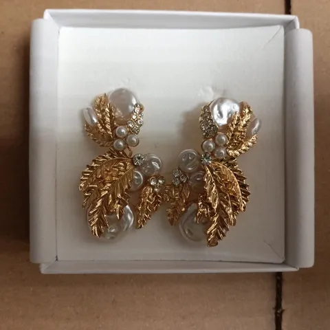 AHSEYA & CO VINTAGE GOLD-TONE LEAF AND PEARL EARRINGS