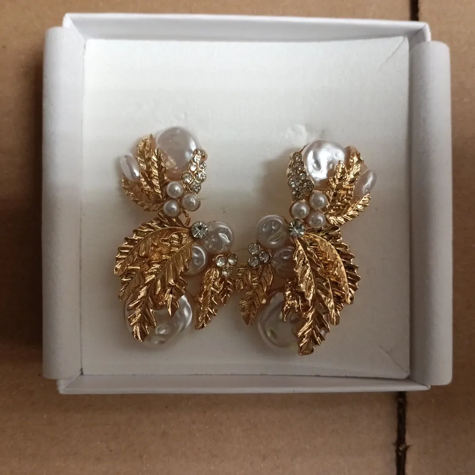 AHSEYA & CO VINTAGE GOLD-TONE LEAF AND PEARL EARRINGS