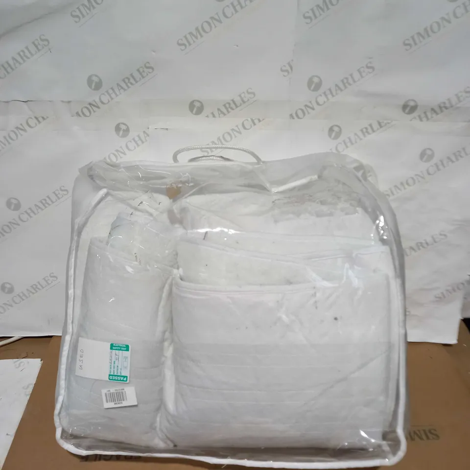 DESIGNER WHITE HEATED THROW - SIZE UNSPECIFIED