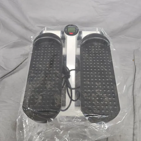 BOXED FITNESS STEPPER IN WHITE