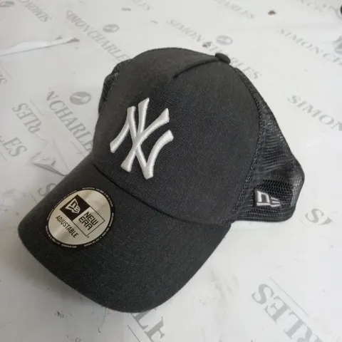 NEW ERA MLB HEATHER TRUCKER CAP - ONE SIZE