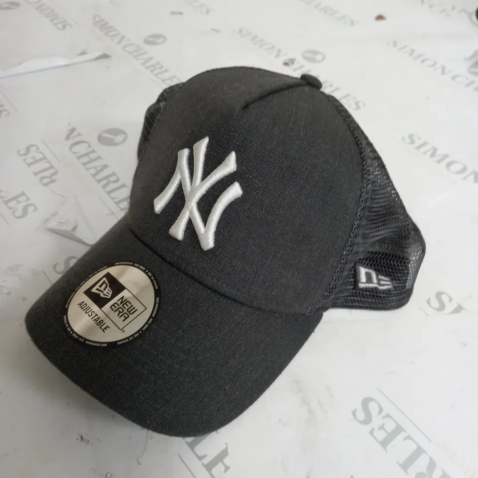 NEW ERA MLB HEATHER TRUCKER CAP - ONE SIZE