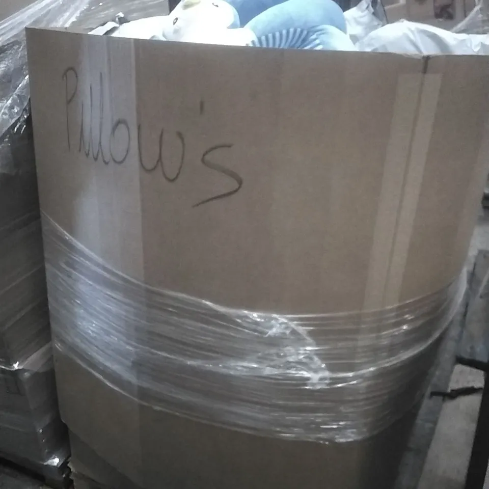 A PALLET CONTAINING A LARGE QUANTITY OF ASSORTED PILLOWS WHICH INCLUDE; KNEE PILLOWS, MEMORY FOAM ETC