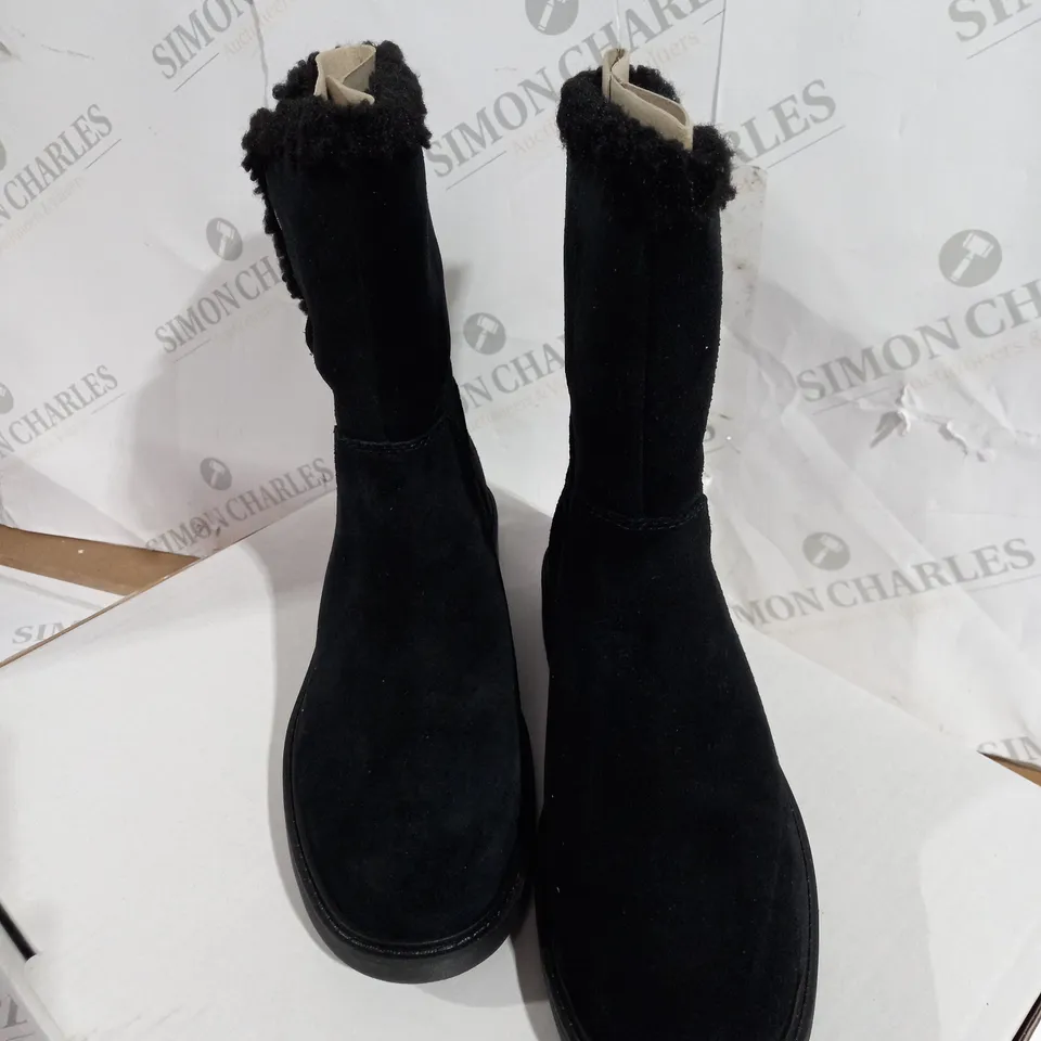 CHEALSEA OPAL BOOT BLACK SUEDE SIZE 6