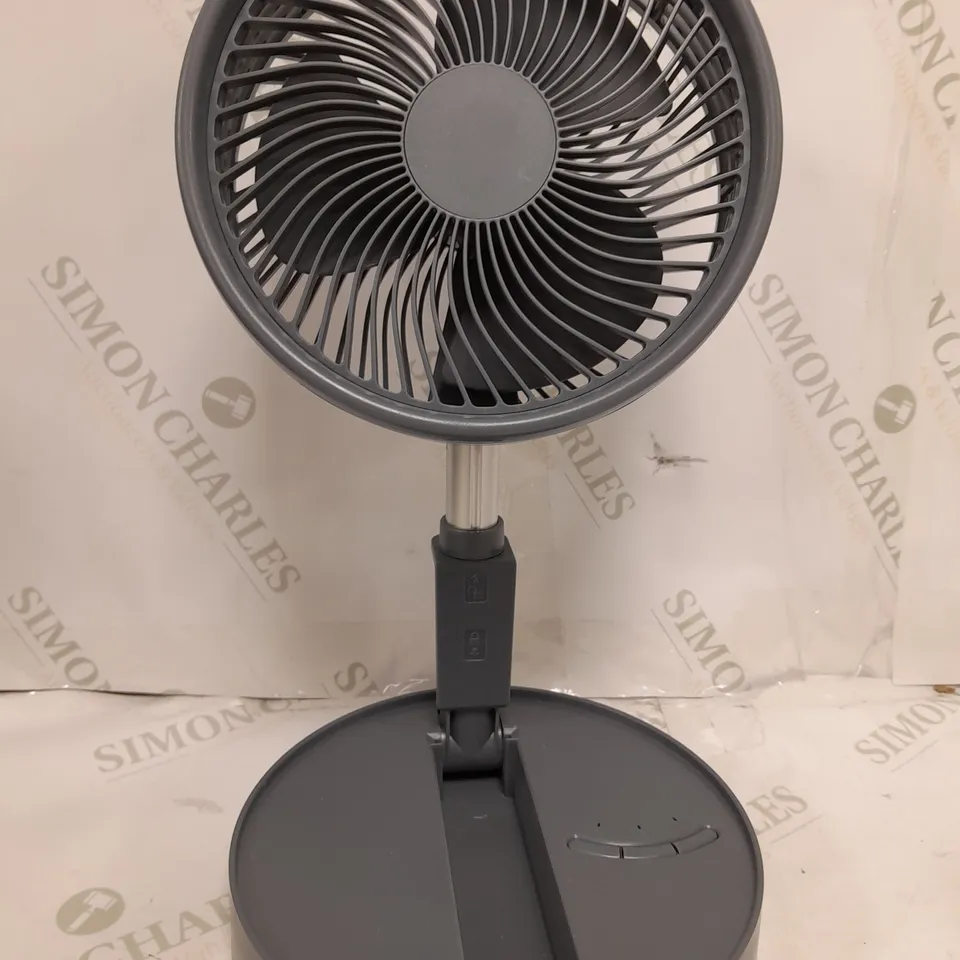 BOXED BELL & HOWELL RECHARGEABLE EXTENDABLE DESK & FLOOR FAN IN GREY