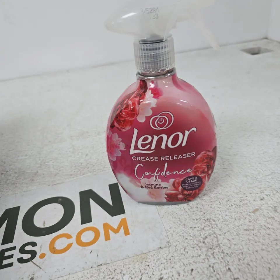 TOTE OF APPROXIMATELY 12 ASSORTED LIQUIDS TO INCLUDE: LENOR CREASE RELEASER