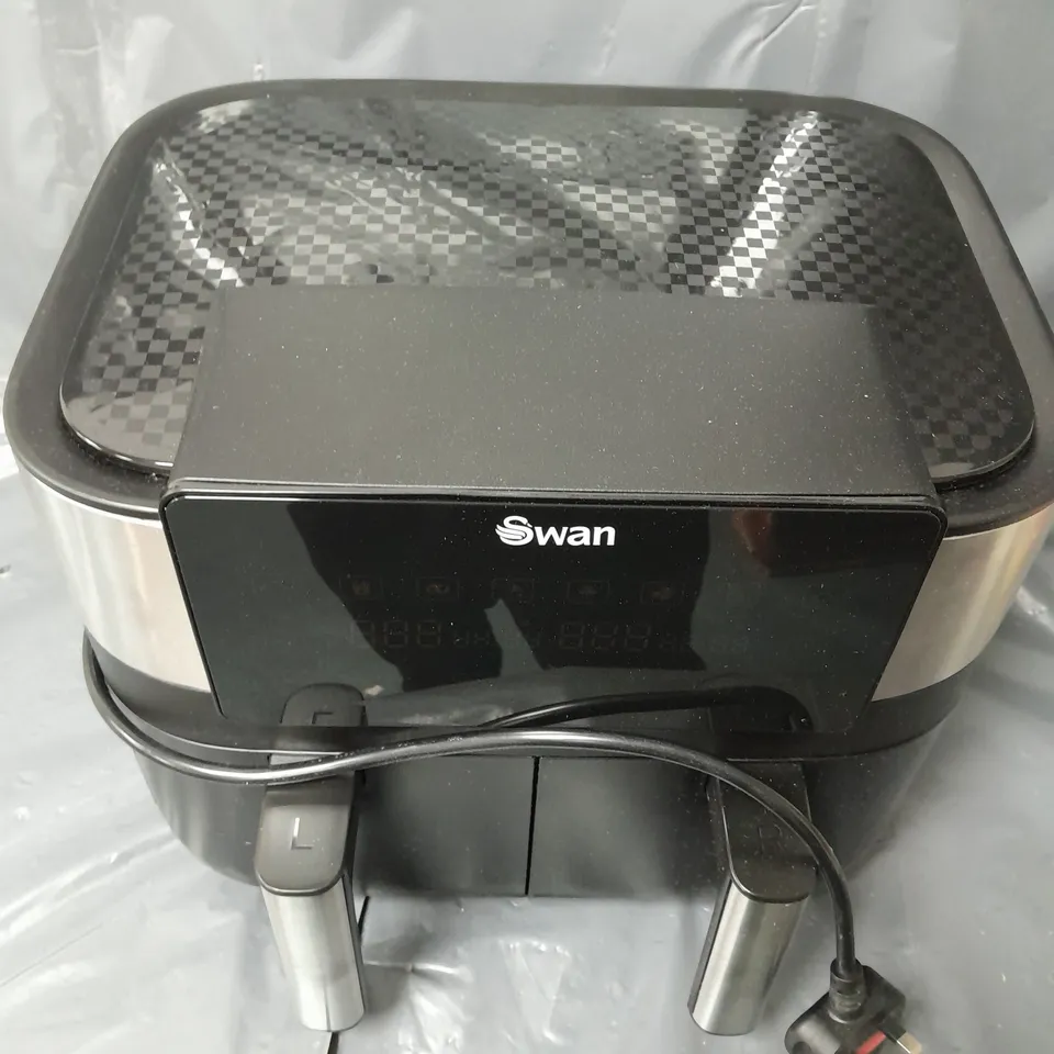 BOXED SWAN 7.6L DUAL AIR FRYER  RRP £85.99