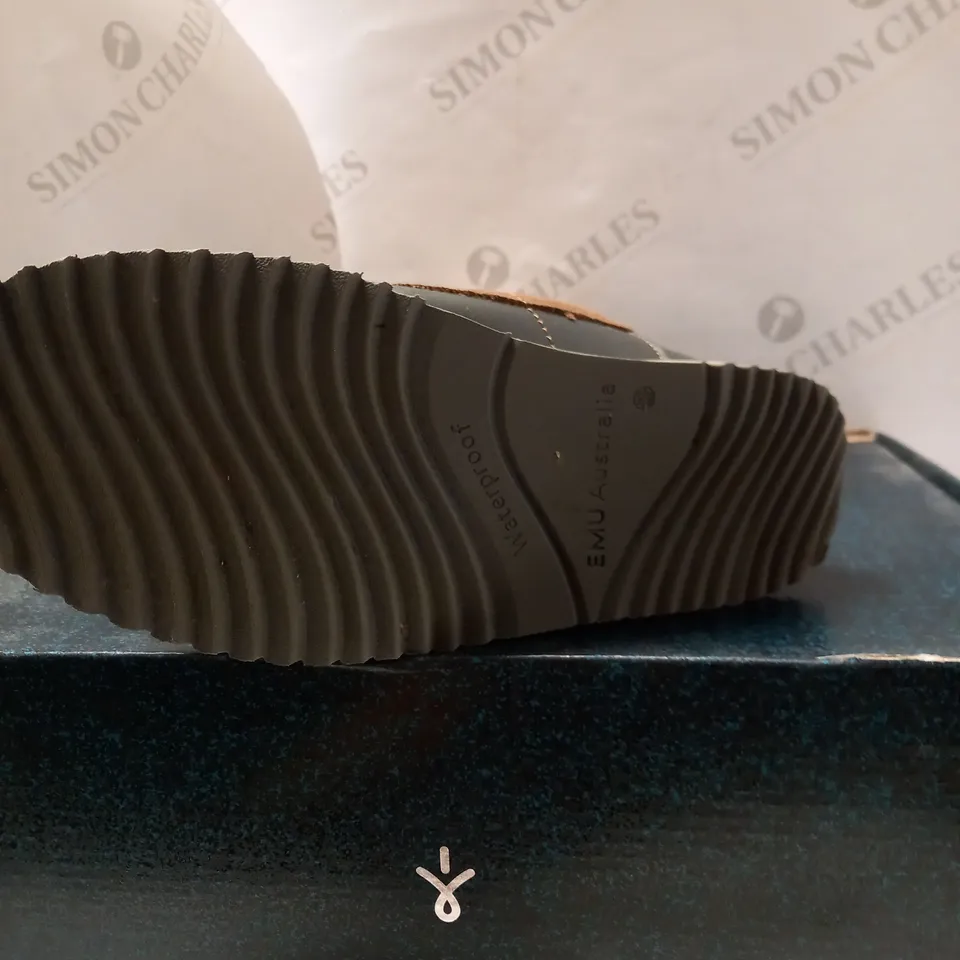 EMU ORICA HI LACE BOOT OAK - UK SIZE 5