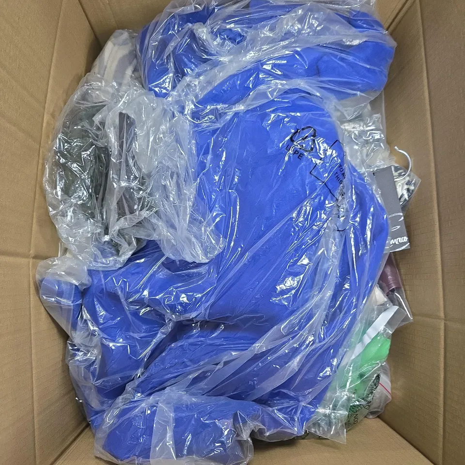 LARGE BOX OF ASSORTED CLOTHING ASSORTED ITEMS IN VARIOUS COLOUR, STYLES AND SIZES - COLLECTION ONLY 
