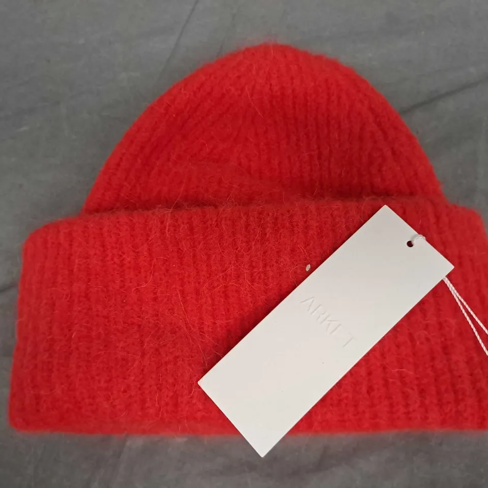 ARKET WOOLLY HAT IN RED- ONE SIZE