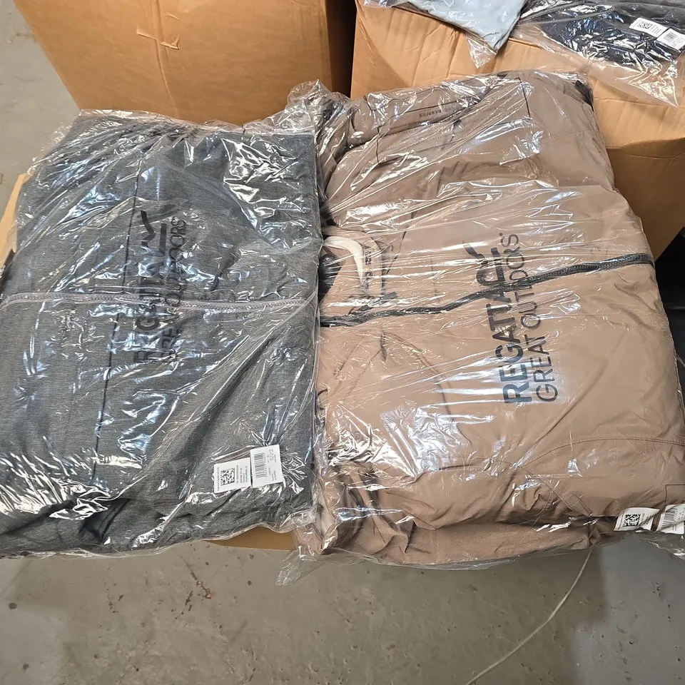 LOT OF APPROXIMATELY 20 ASSORTED BRAND NEW REGATTA AND DARE2BE CLOTHING ITEMS
