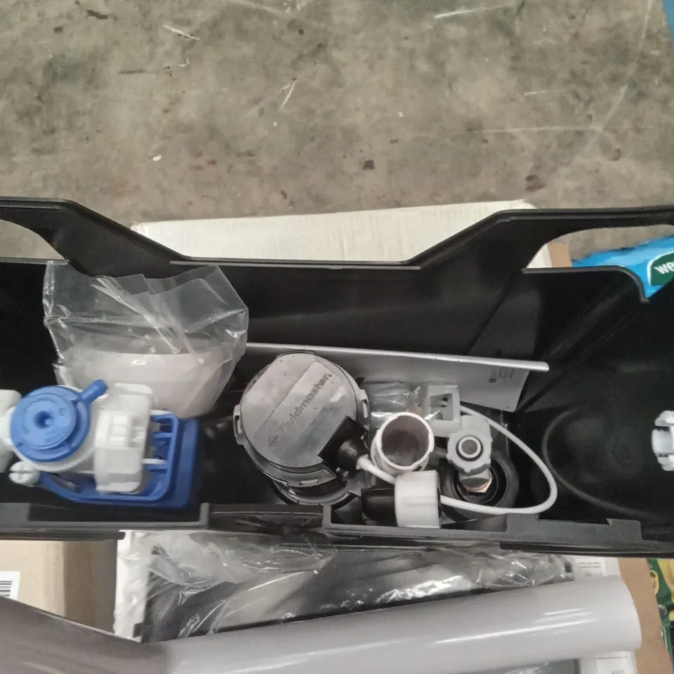 BOXED FLUID MASTER COMPACT CISTERN 
