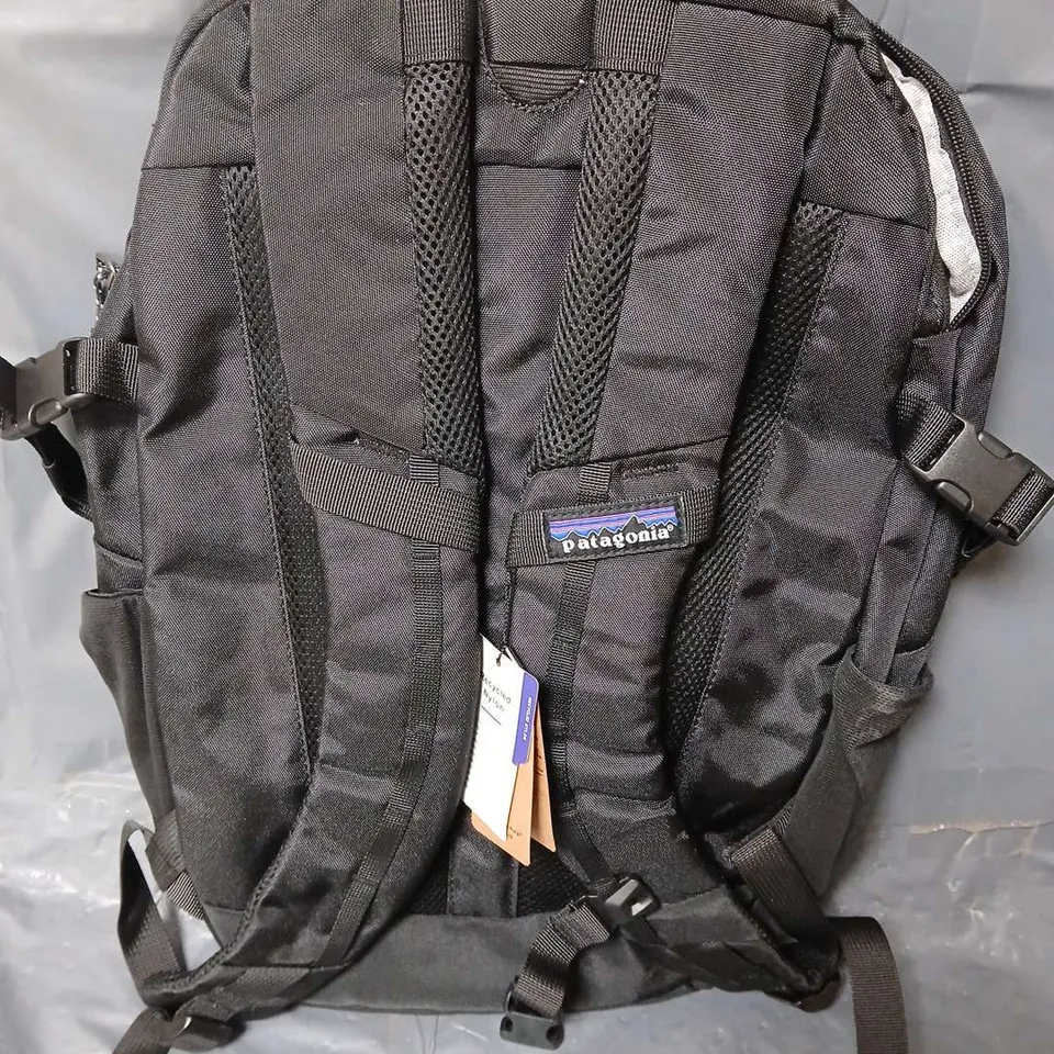 PATAGONIA ULTRALIGHT BLACK HOLE MINI HIP PACK IN BLACK