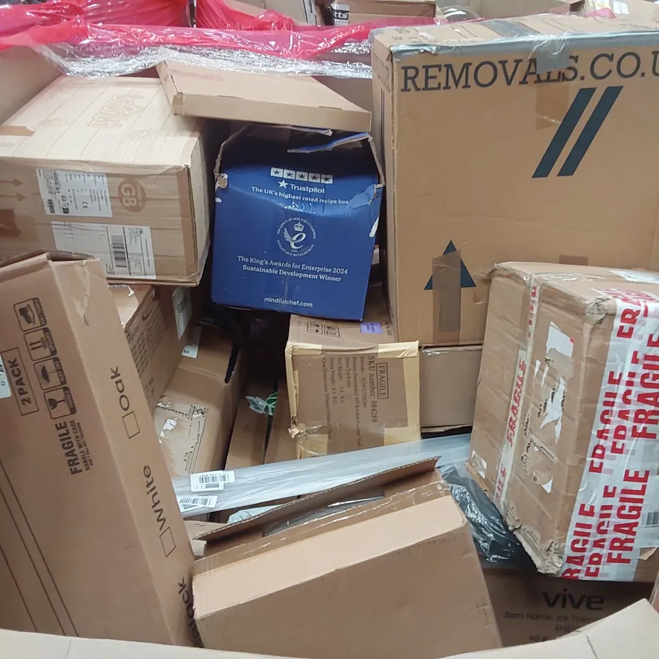 PALLET OF ASSORTED ITEMS INCLUDING: INFLATABLE SWIMMING POOLS, ELECTRIC GRILL, FORZA PROFLEX POP-UP GOAL, RUG, MAT ECT