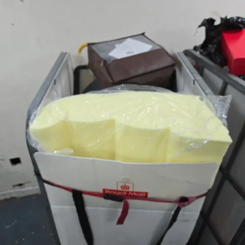 CAGE OF APPROXIMATELY 15 ASSORTED ITEMS TO INCLUDE: HOUSE PLANT POTTING SOIL 