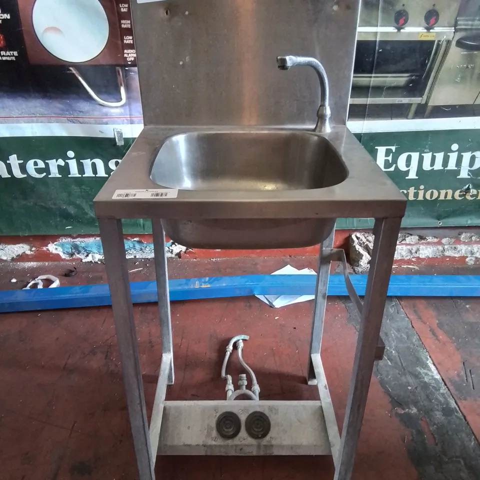 STAINLESS STEEL PEDAL OPERATED HAND WASH SINK