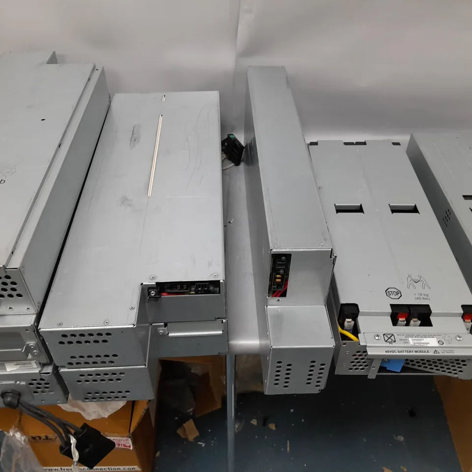 LOT OF 8 BATTERY MODULES - 2 MODELS / COLLECTION ONLY